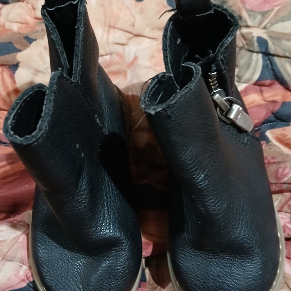 GAP Black Kids Boots with Zipper - Picture 1 of 6